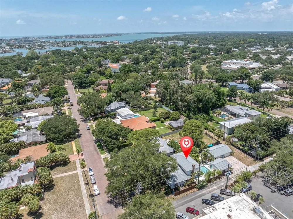 6921 MANGO AVENUE S St Petersburg, FL 33707