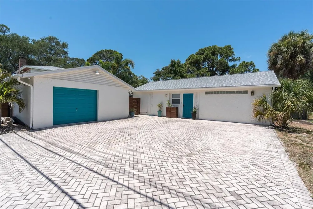 6921 MANGO AVENUE S St Petersburg, FL 33707