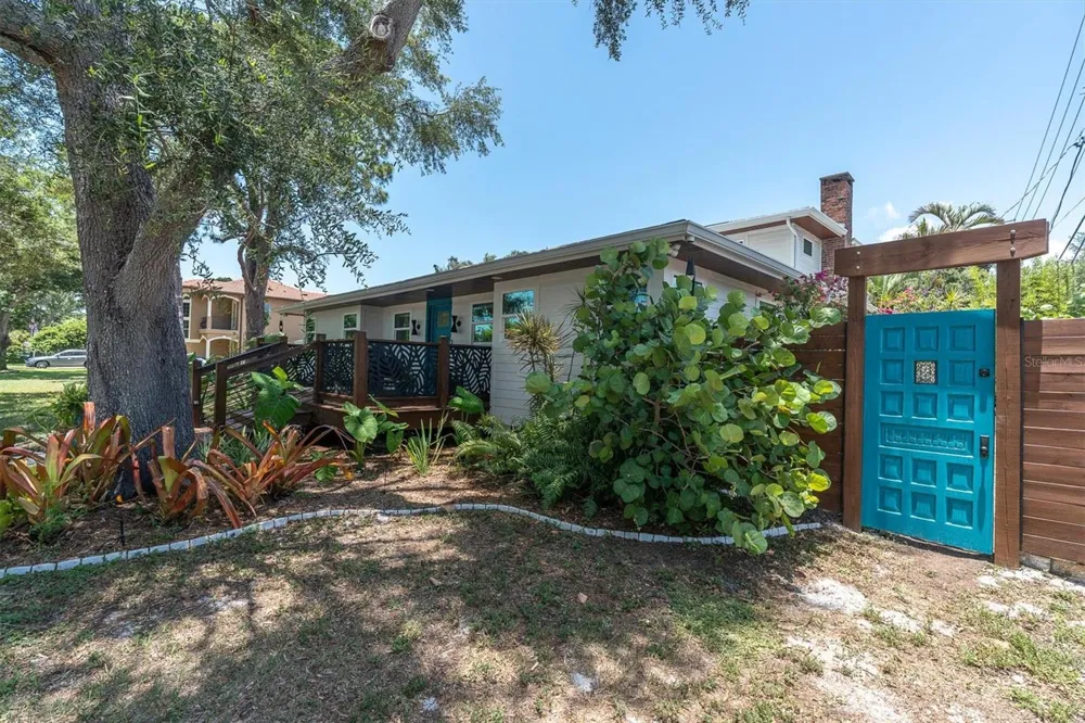 6921 MANGO AVENUE S St Petersburg, FL 33707