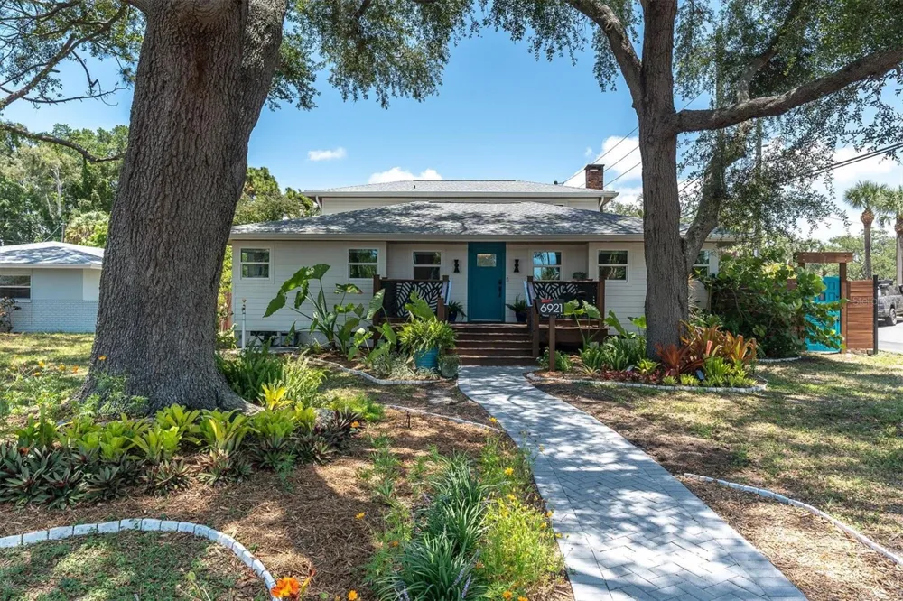 6921 MANGO AVENUE S St Petersburg, FL 33707