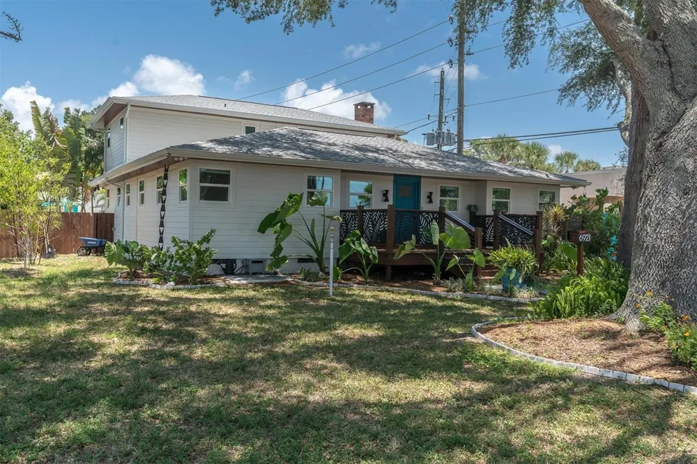 6921 MANGO AVENUE S St Petersburg, FL 33707