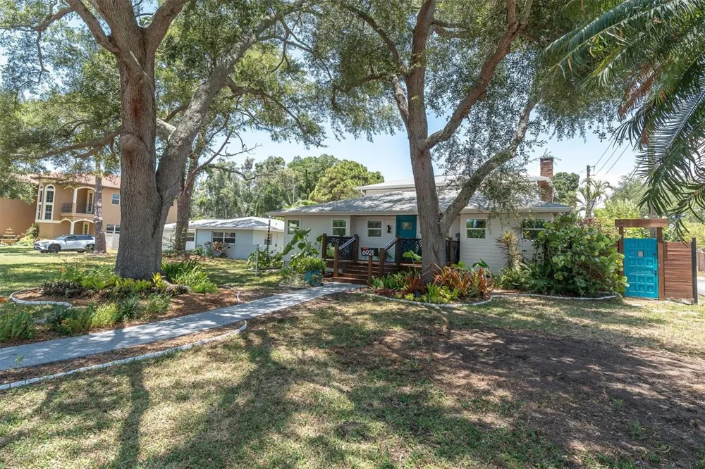 6921 MANGO AVENUE S St Petersburg, FL 33707
