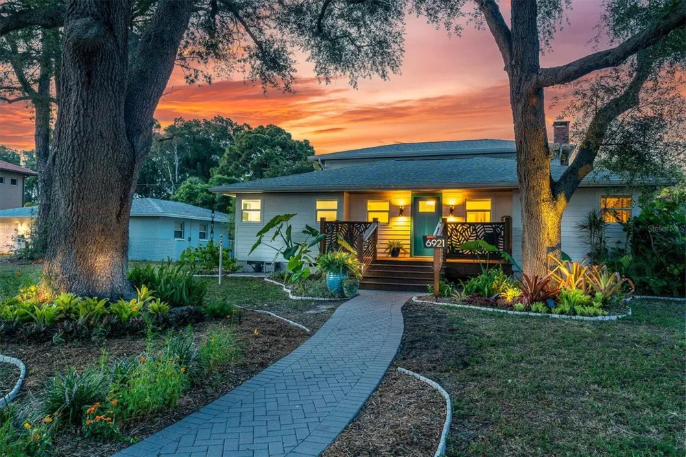 6921 MANGO AVENUE S St Petersburg, FL 33707