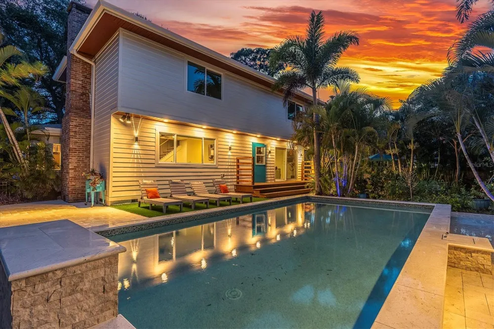 6921 MANGO AVENUE S St Petersburg, FL 33707