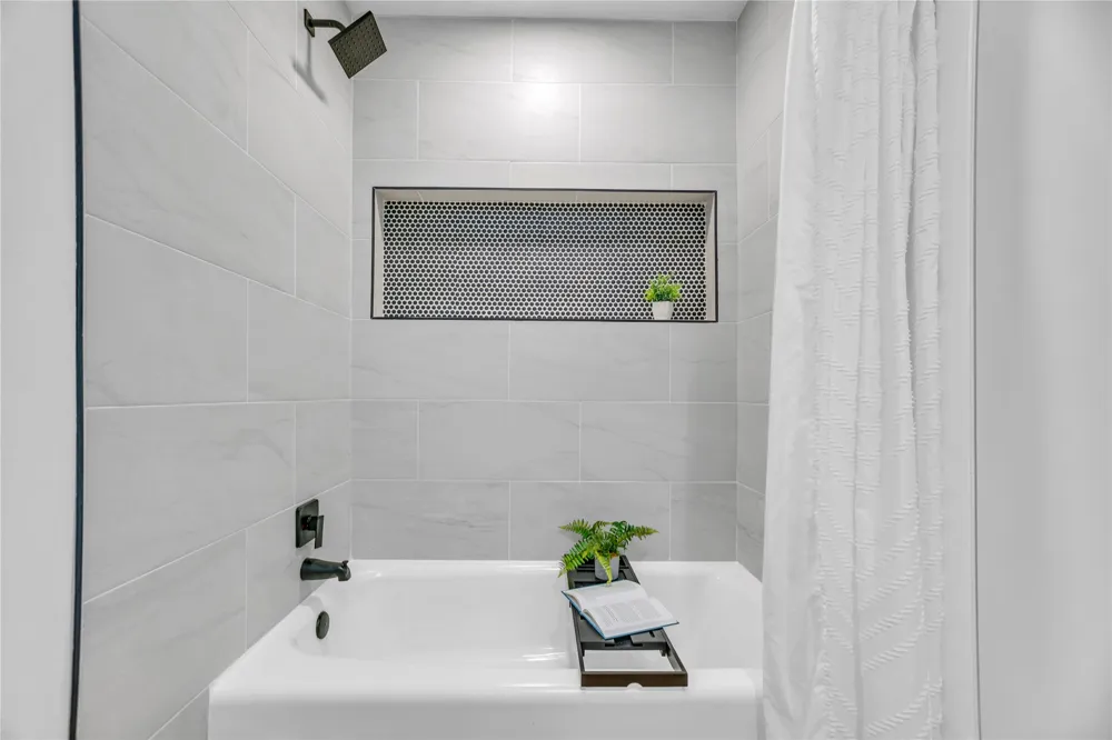 6437 Carousel Drive Watauga, TX 76148
