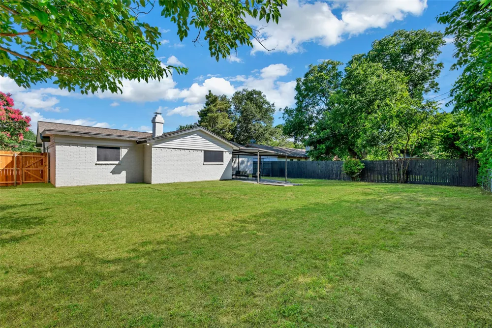 6437 Carousel Drive Watauga, TX 76148