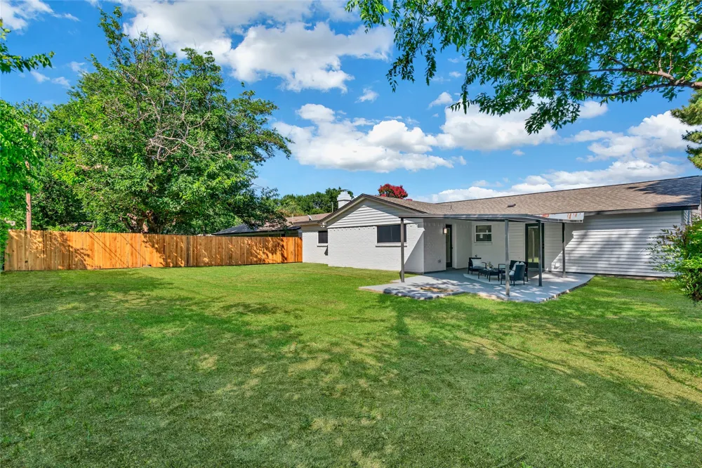 6437 Carousel Drive Watauga, TX 76148