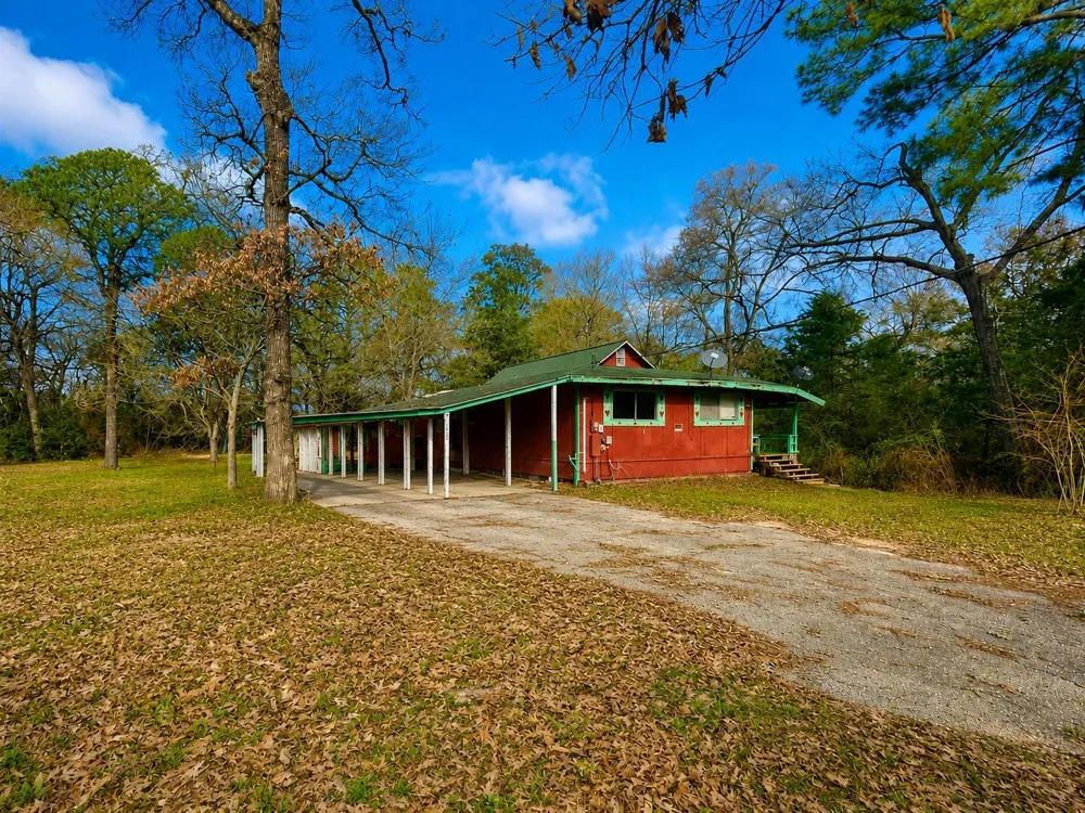 24532 Tyrone Hempstead, TX 77445