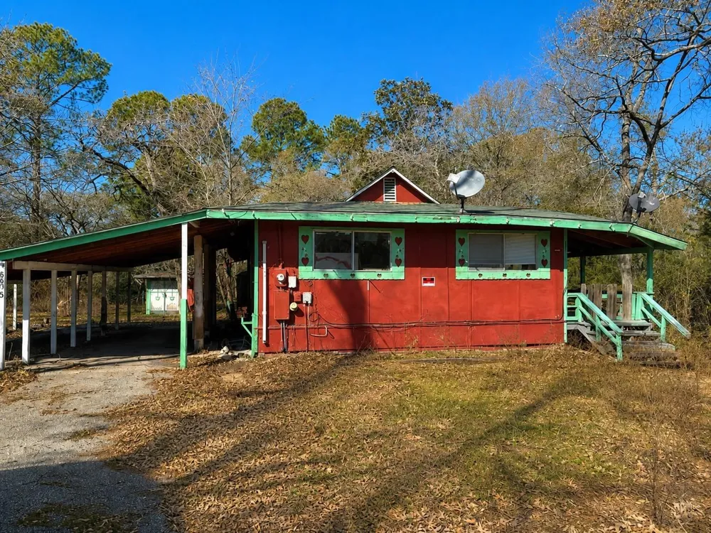 24532 Tyrone Hempstead, TX 77445