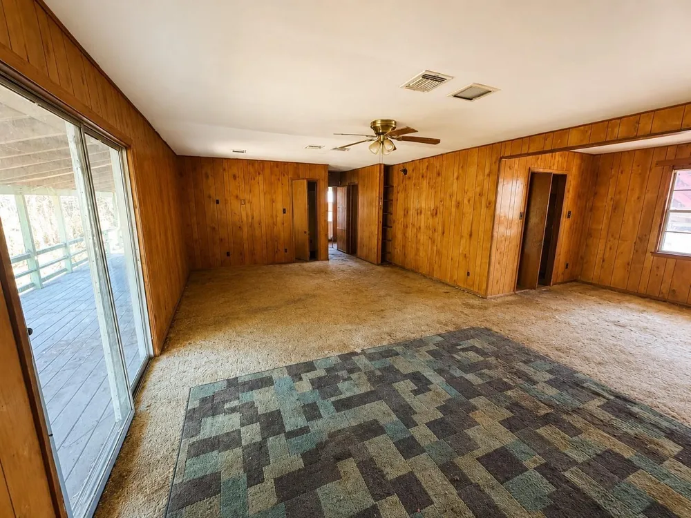 24532 Tyrone Hempstead, TX 77445