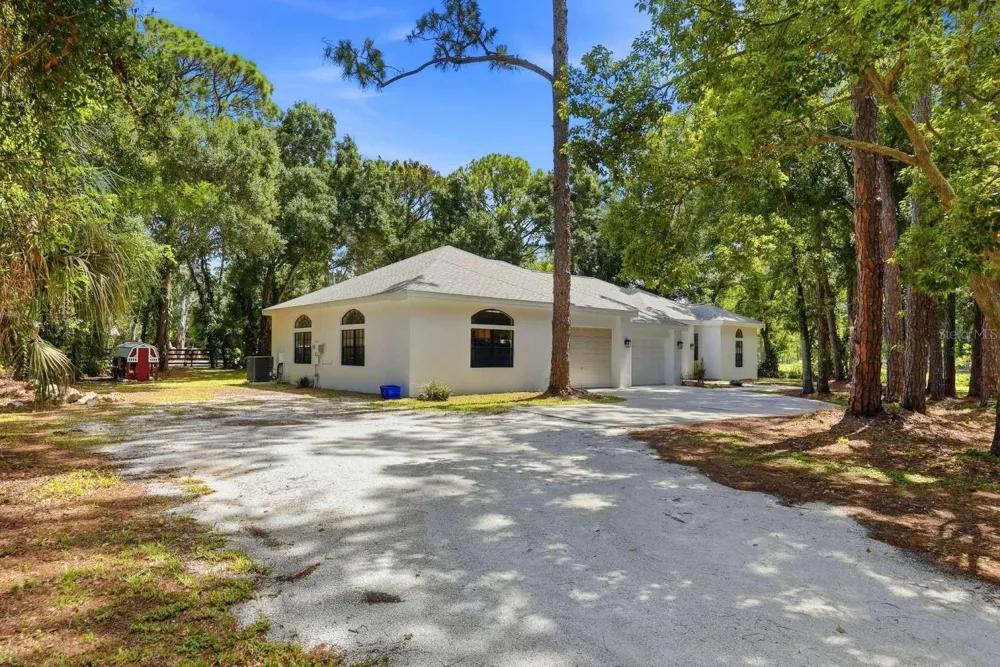 6301 86TH AVENUE Pinellas Park, FL 33782
