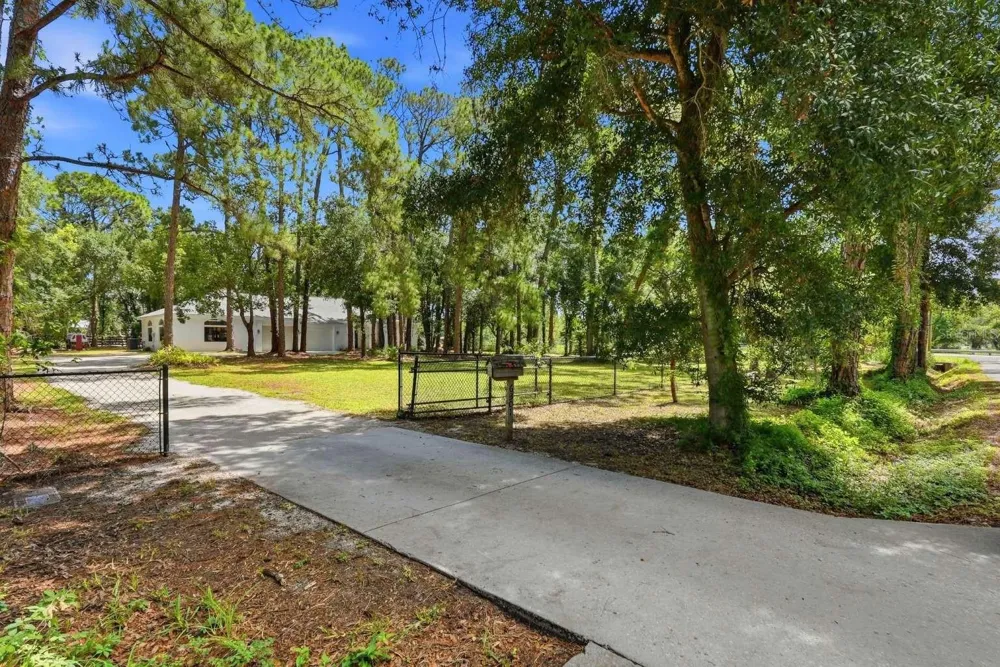6301 86TH AVENUE Pinellas Park, FL 33782