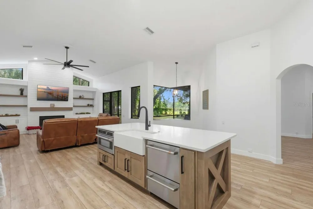 6301 86TH AVENUE Pinellas Park, FL 33782