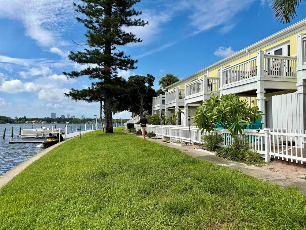3751 POMPANO DRIVE SE #3751 St Petersburg, FL 33705
