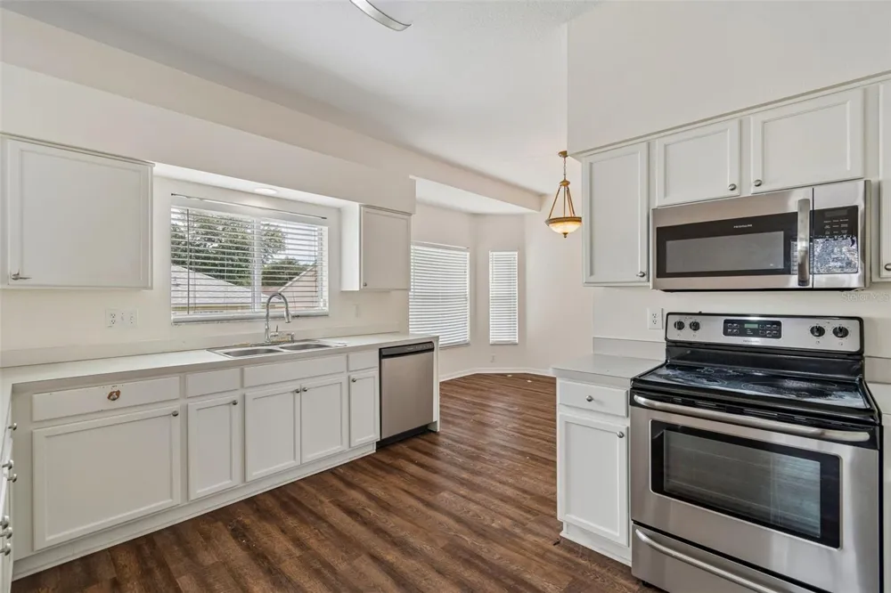 3307 PINE TOP DRIVE Valrico, FL 33594