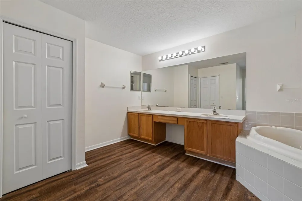 3307 PINE TOP DRIVE Valrico, FL 33594