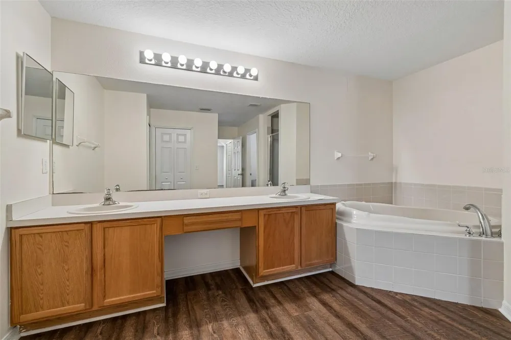 3307 PINE TOP DRIVE Valrico, FL 33594