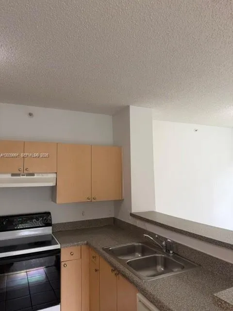 8030 Nob Hill Rd #102 Tamarac, FL 33321