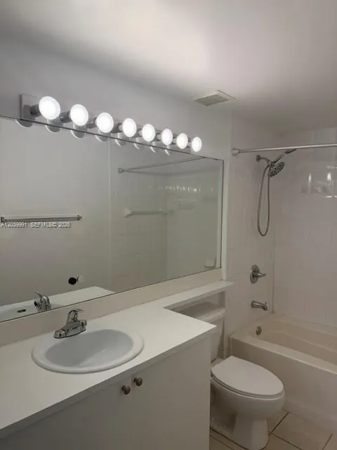 8030 Nob Hill Rd #102 Tamarac, FL 33321