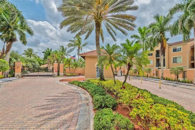 8030 Nob Hill Rd #102 Tamarac, FL 33321