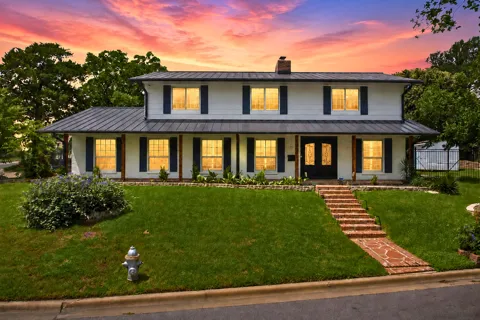 3409 Lakeside Drive