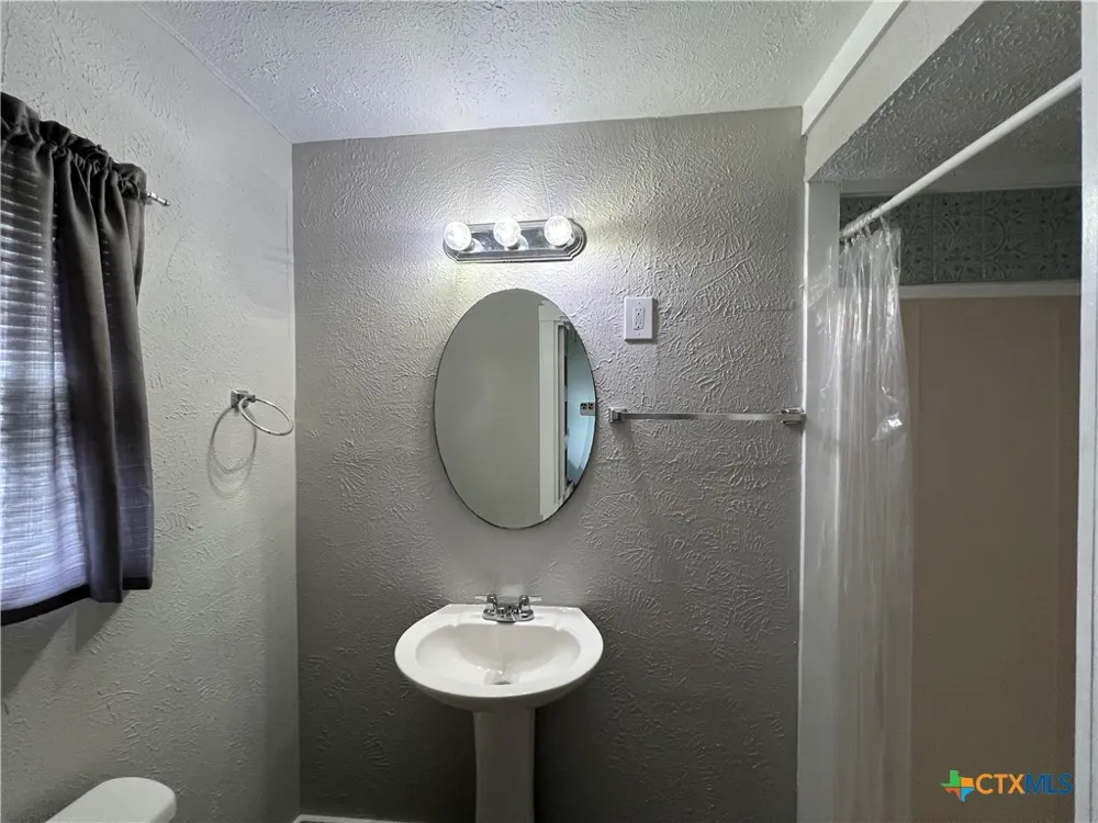 103 5th Street #B Seadrift, TX 77983