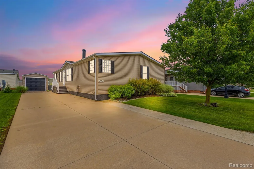 57510 Old Red Ln Lenox Township, MI 48048