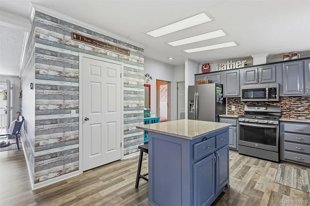 57510 Old Red Ln Lenox Township, MI 48048