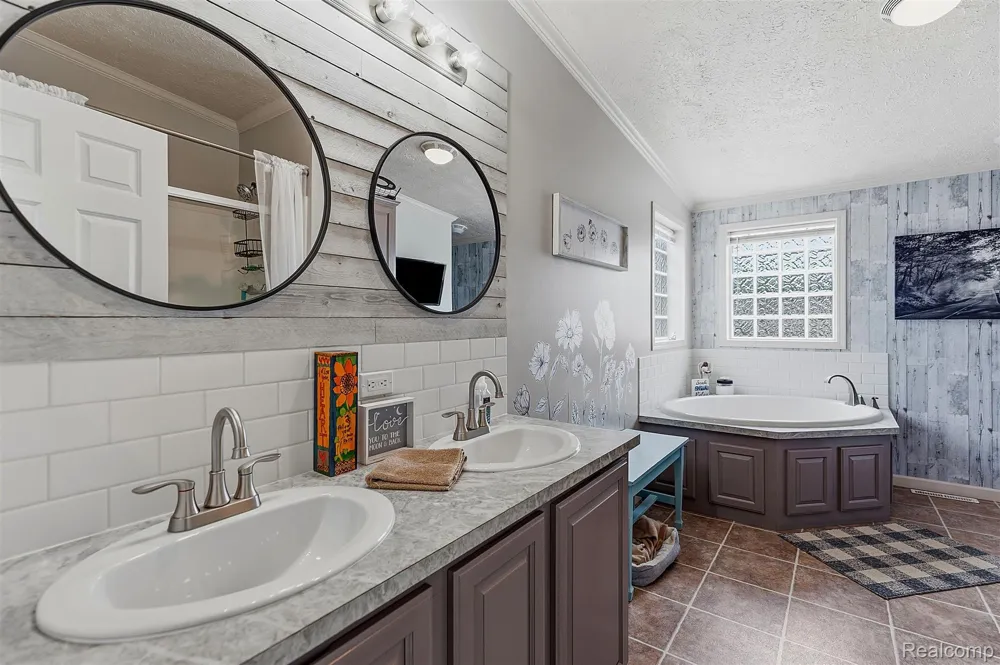 57510 Old Red Ln Lenox Township, MI 48048