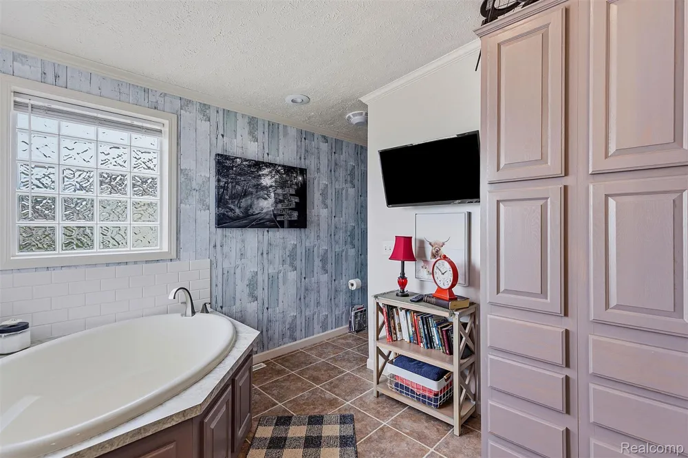 57510 Old Red Ln Lenox Township, MI 48048
