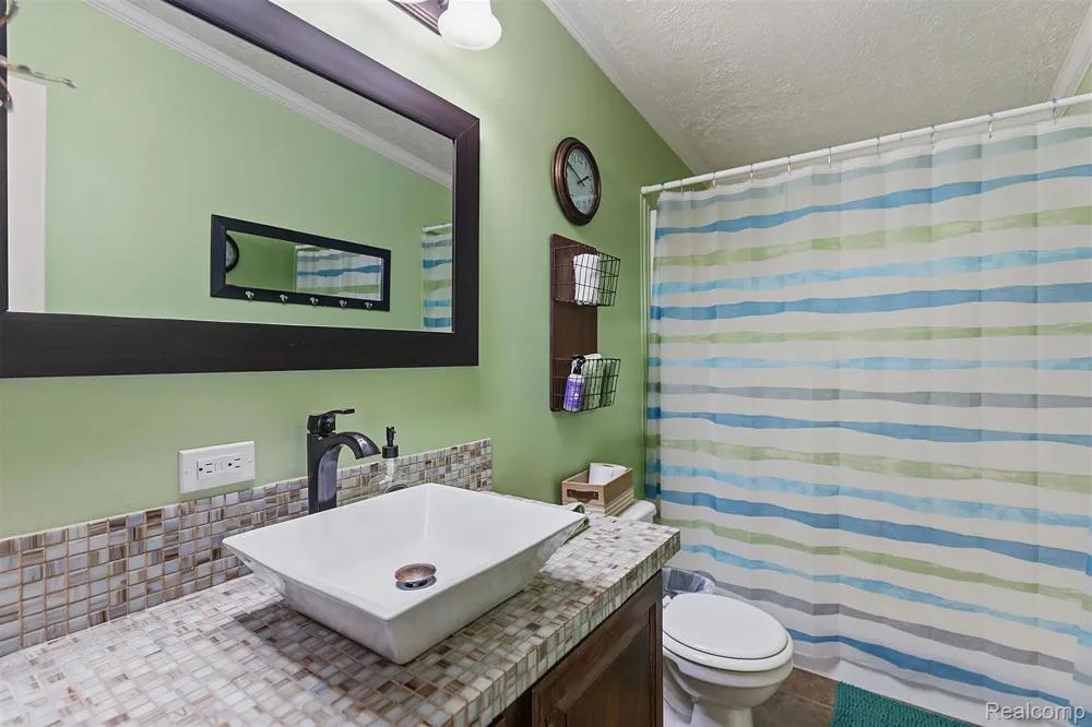 57510 Old Red Ln Lenox Township, MI 48048