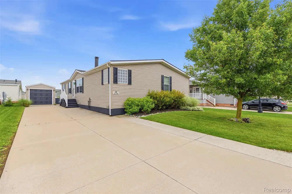 57510 Old Red Ln Lenox Township, MI 48048