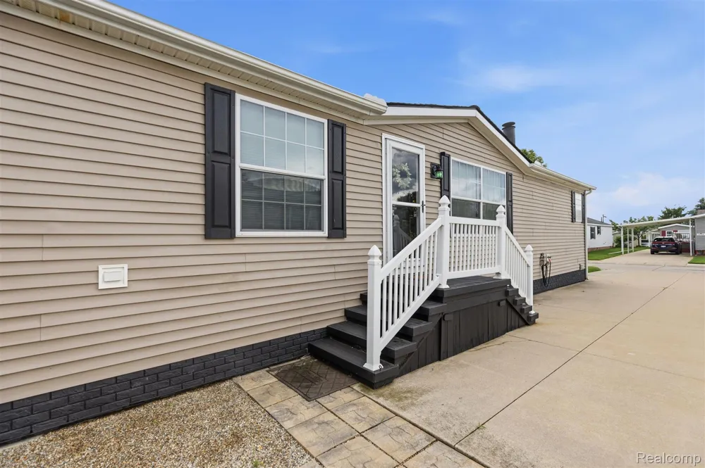 57510 Old Red Ln Lenox Township, MI 48048