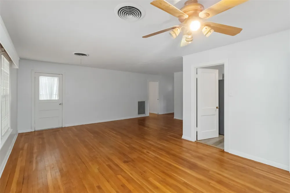 709 NE Tiger Lane Smithville, TX 78957