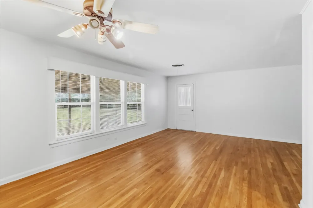 709 NE Tiger Lane Smithville, TX 78957