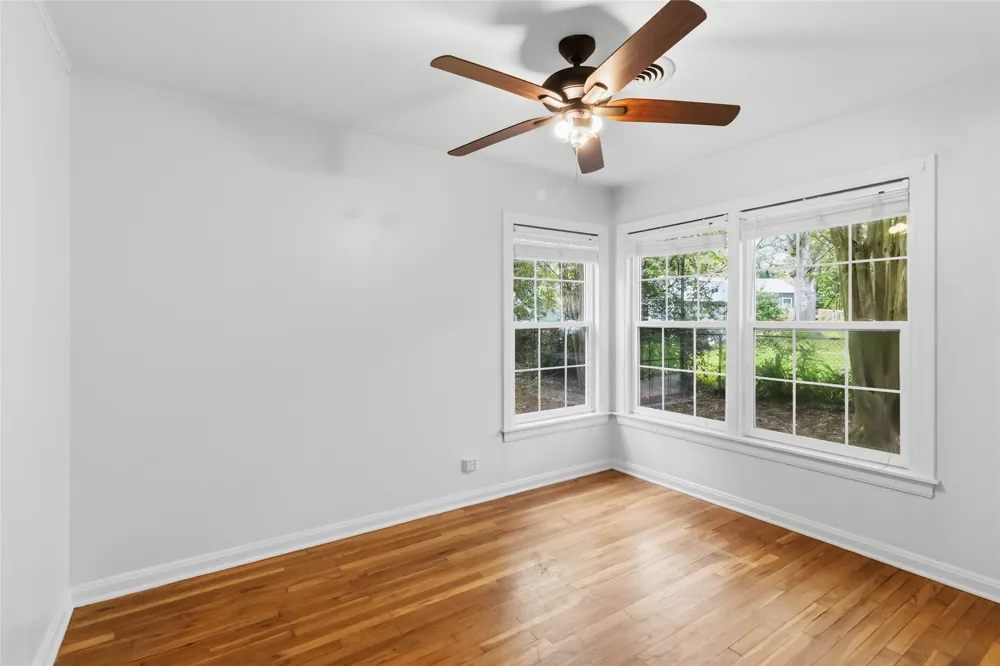 709 NE Tiger Lane Smithville, TX 78957