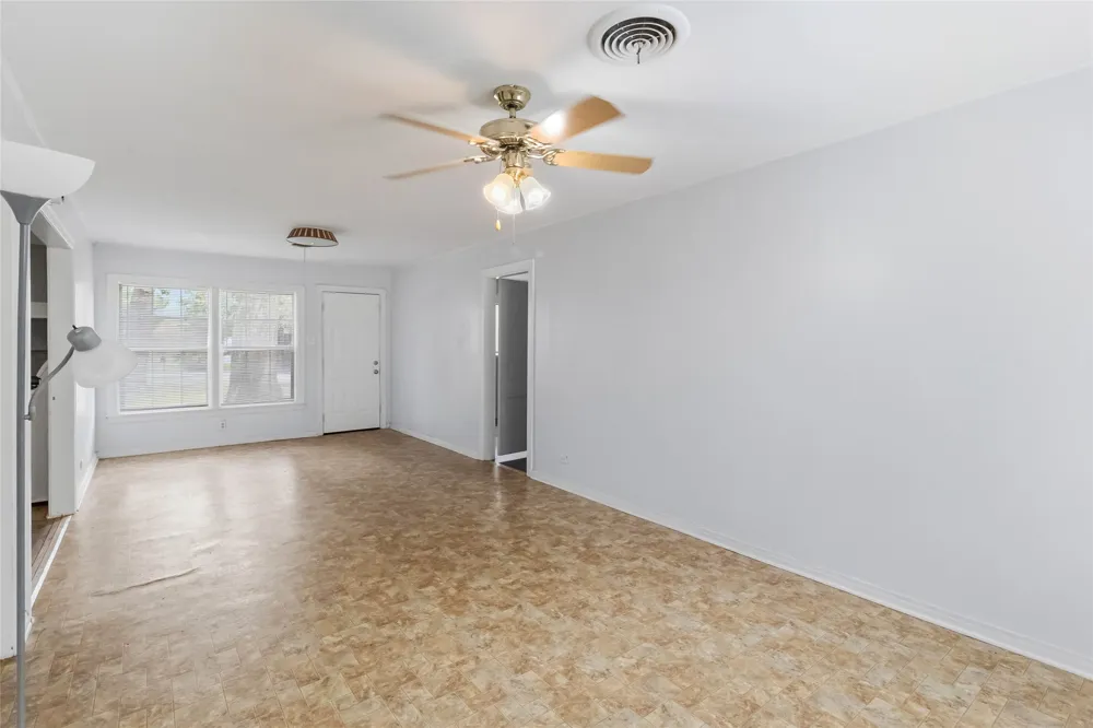 709 NE Tiger Lane Smithville, TX 78957