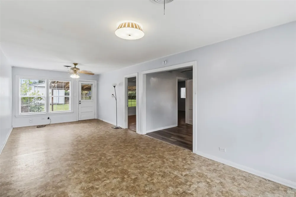 709 NE Tiger Lane Smithville, TX 78957