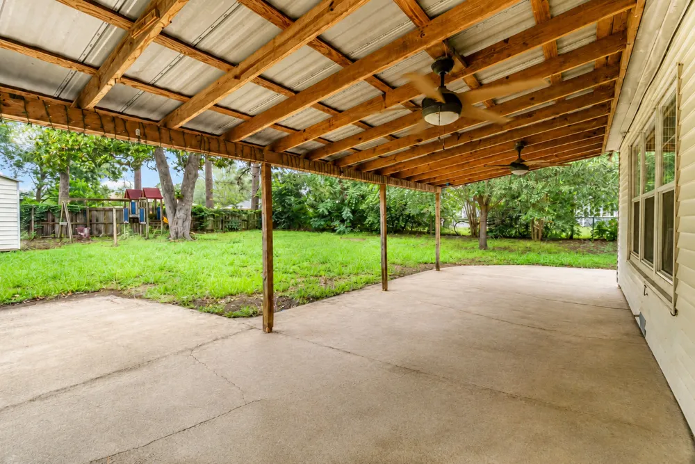 709 NE Tiger Lane Smithville, TX 78957