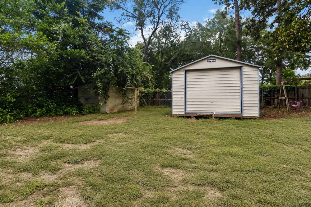 709 NE Tiger Lane Smithville, TX 78957