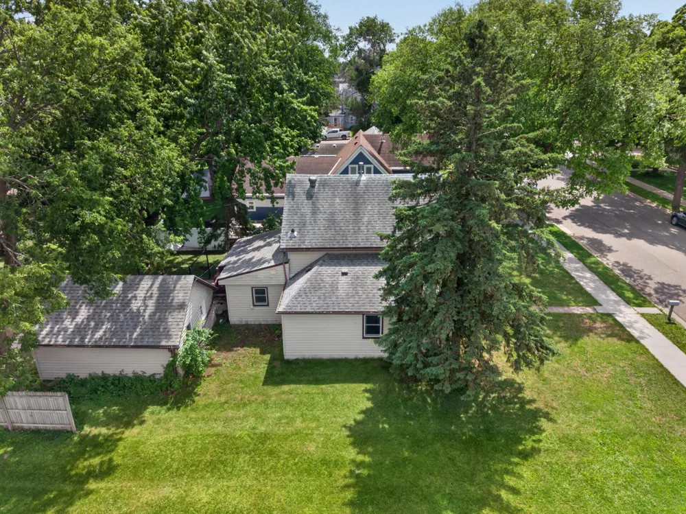 317 S 4th Street Le Sueur, MN 56058
