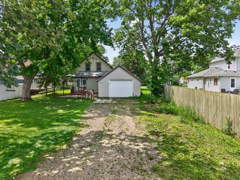 317 S 4th Street Le Sueur, MN 56058