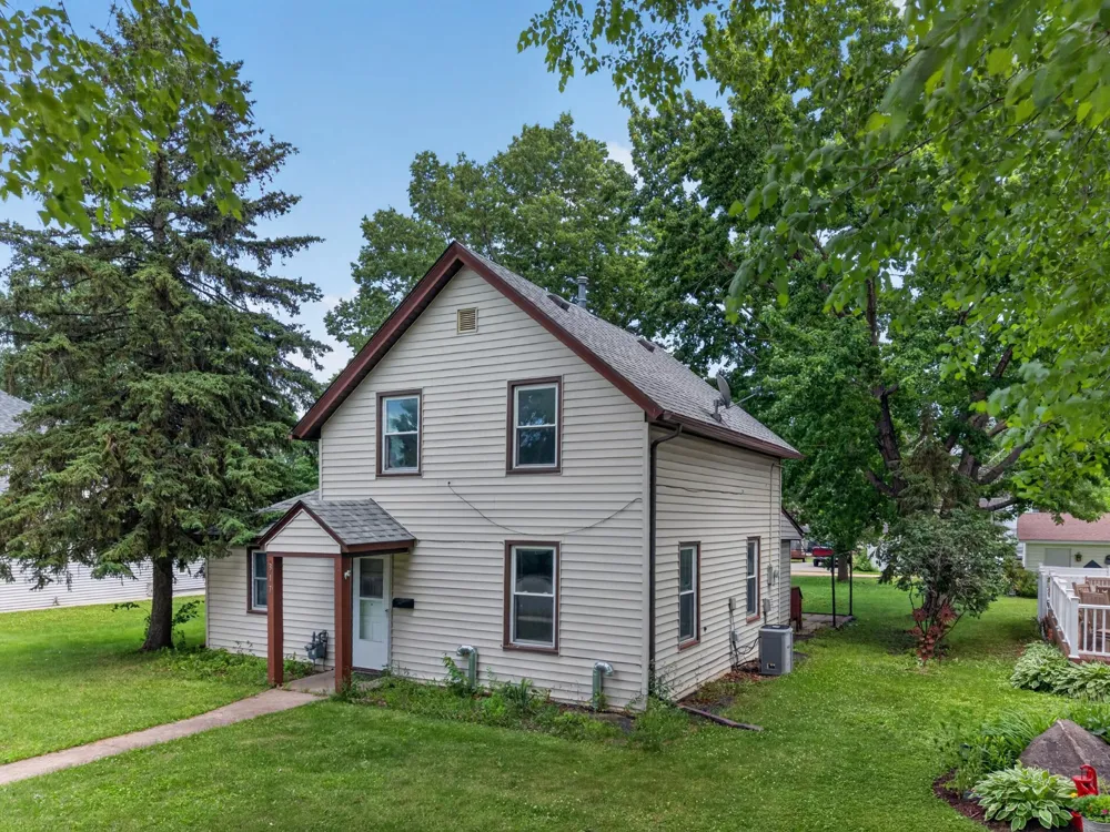 317 S 4th Street Le Sueur, MN 56058