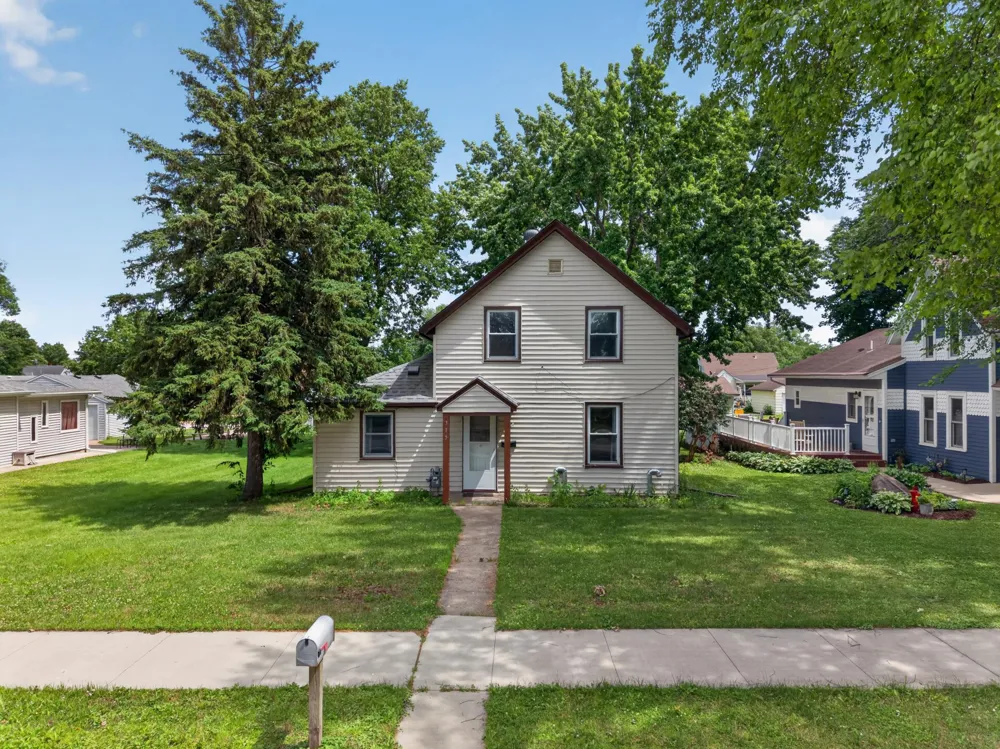 317 S 4th Street Le Sueur, MN 56058
