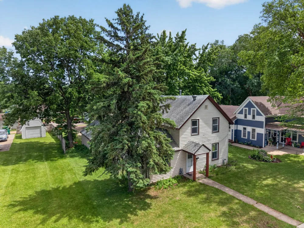 317 S 4th Street Le Sueur, MN 56058