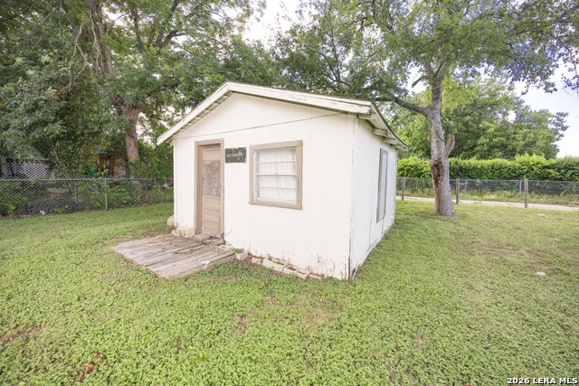 1902 17th St Hondo, TX 78861