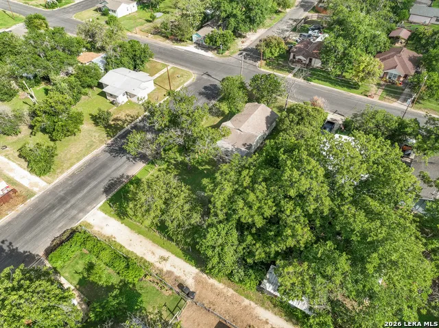 1902 17th St Hondo, TX 78861