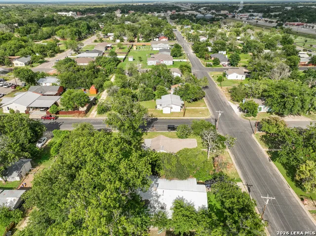 1902 17th St Hondo, TX 78861