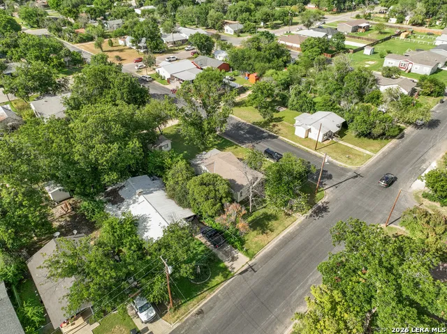 1902 17th St Hondo, TX 78861