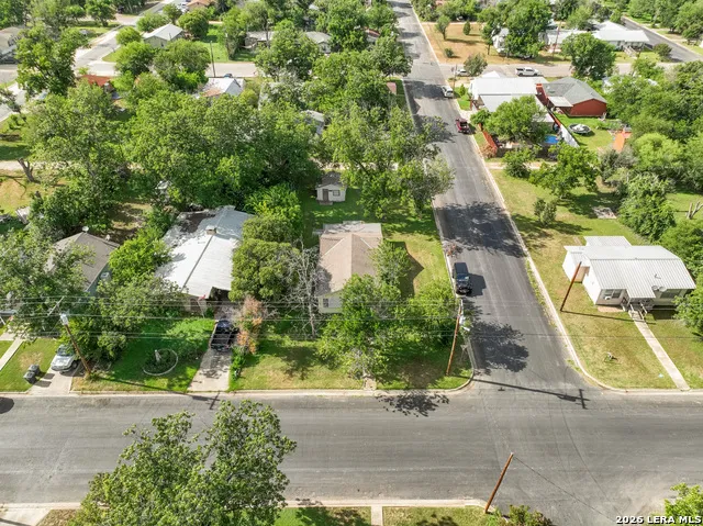 1902 17th St Hondo, TX 78861
